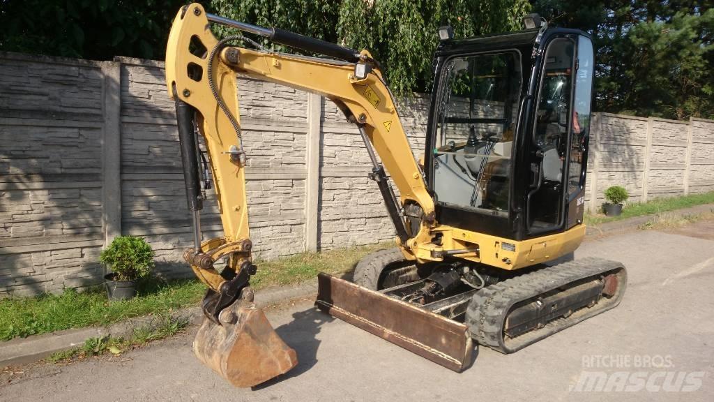 CAT 302.7 D Väikeekskavaatorid 7t-12t