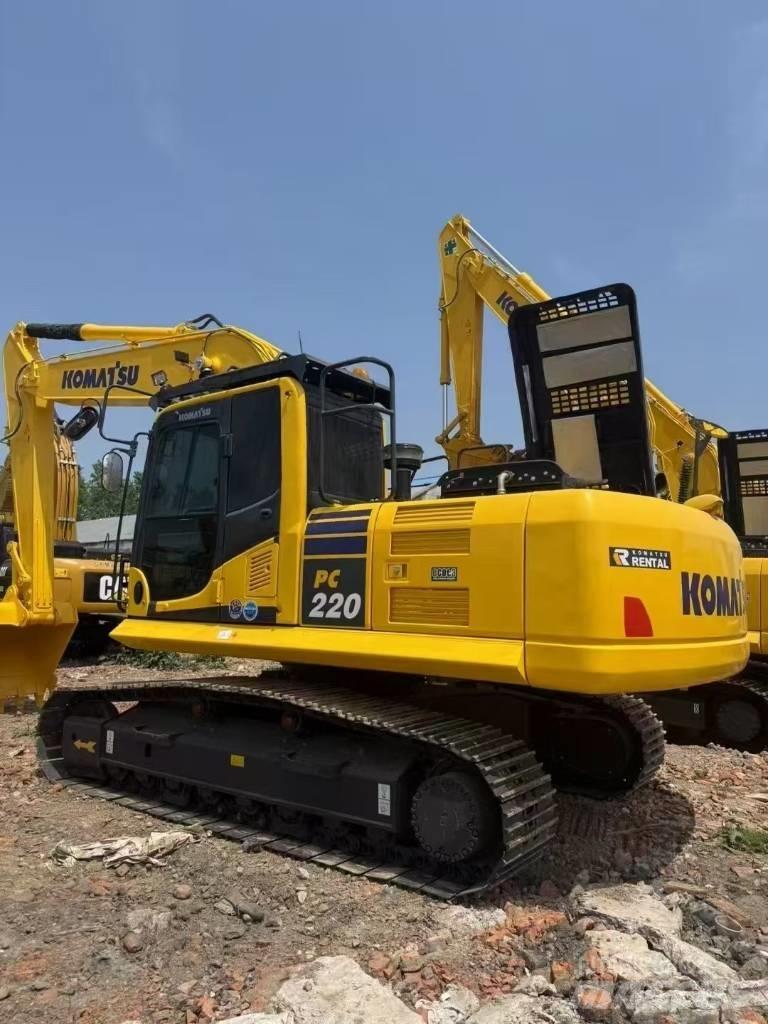 Komatsu 220LC-8 Roomikekskavaatorid