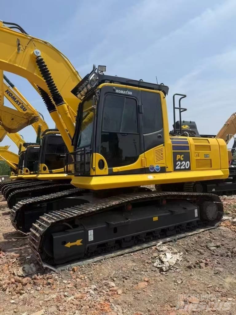 Komatsu 220LC-8 Roomikekskavaatorid
