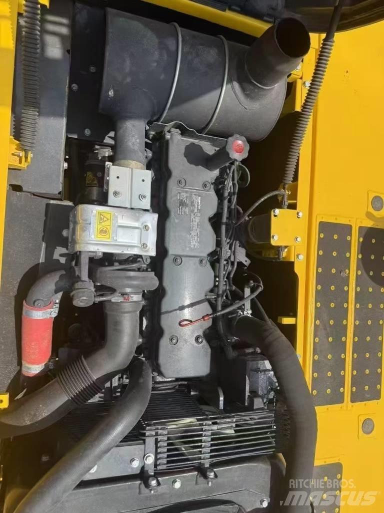 Komatsu 220LC-8 Roomikekskavaatorid