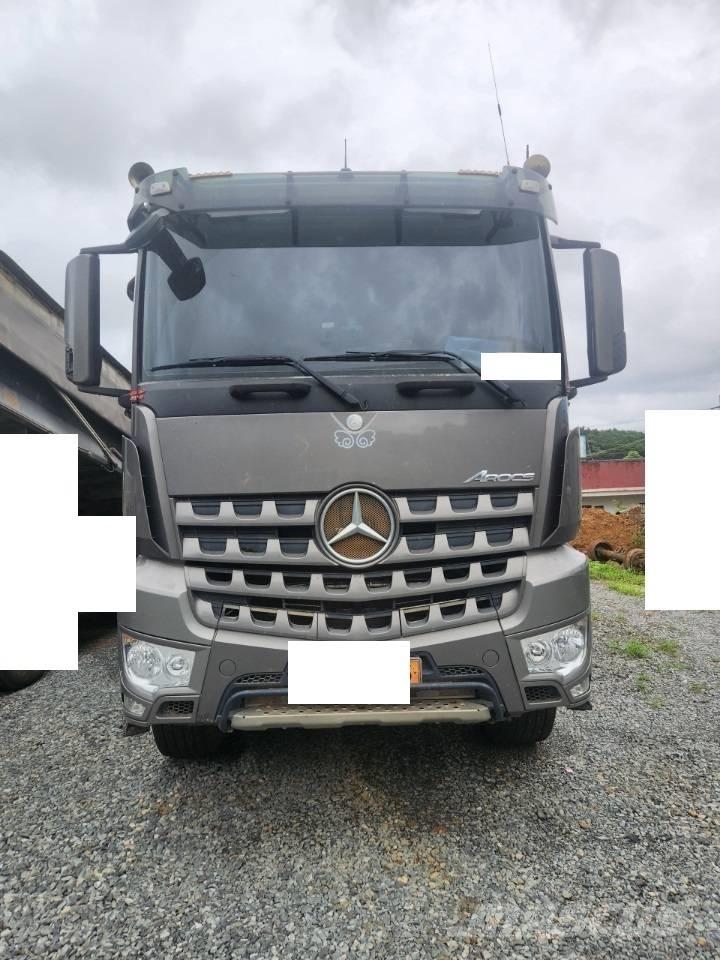 Mercedes-Benz 3951 Väikekallurid