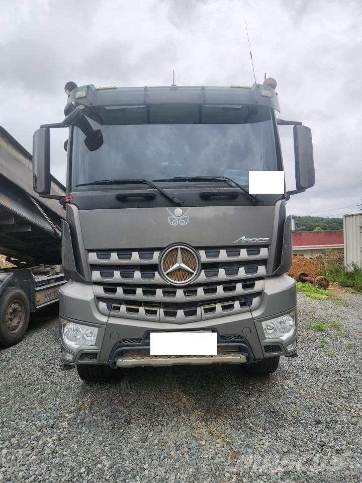 Mercedes-Benz 3951 Väikekallurid