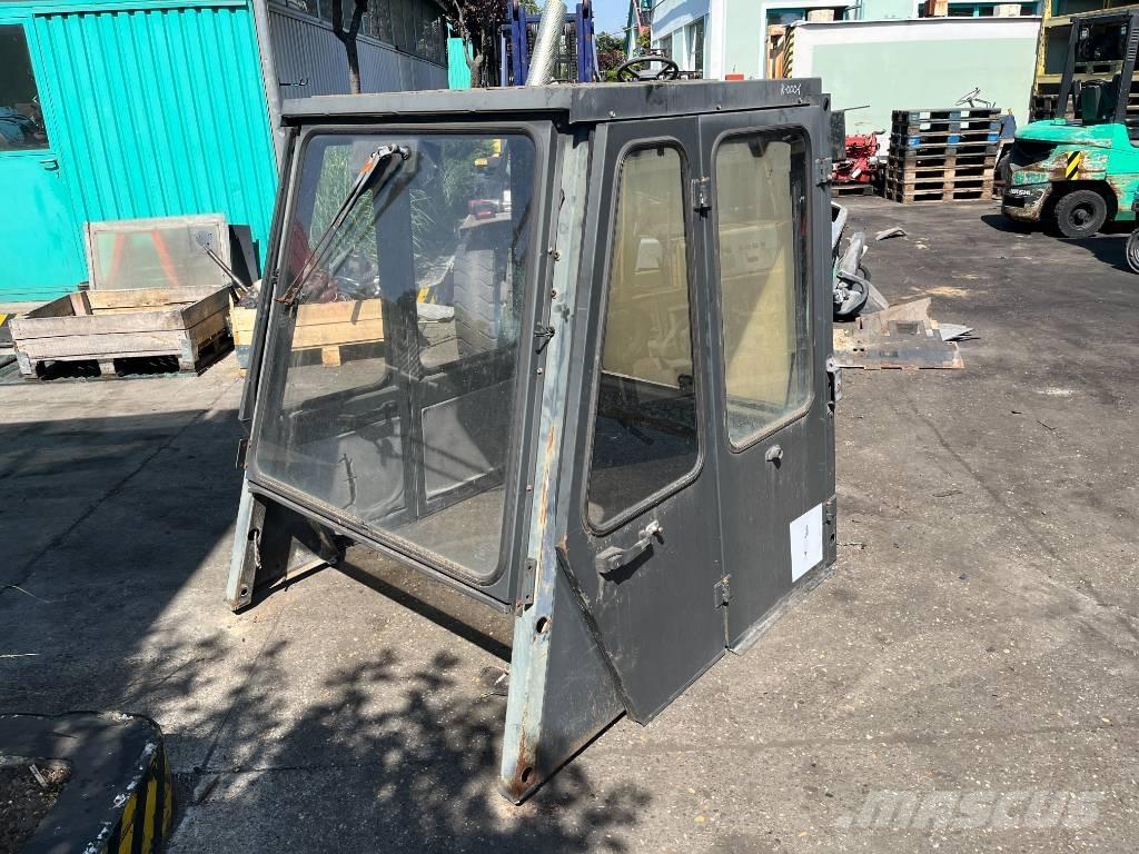 Nissan CABIN W-1038 Kabiinid