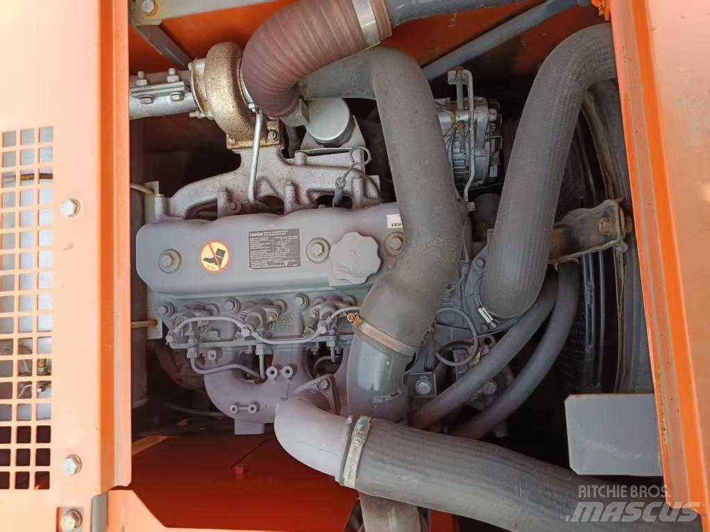 Hitachi ZX135 Roomikekskavaatorid