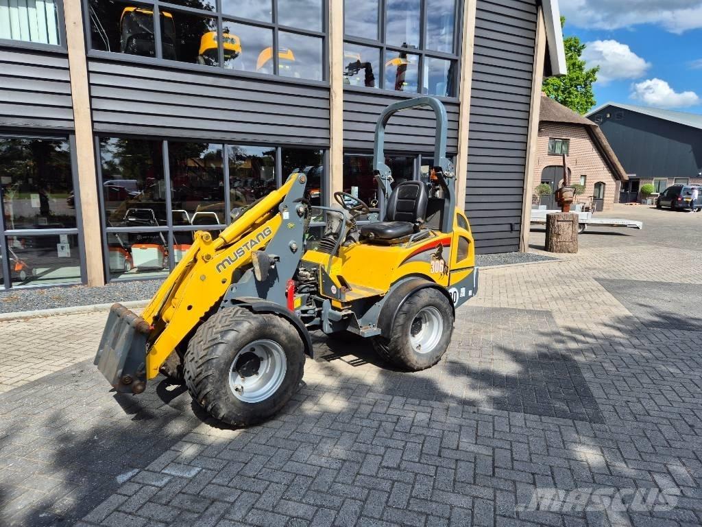 Mustang AL 306 Väikelaadurid