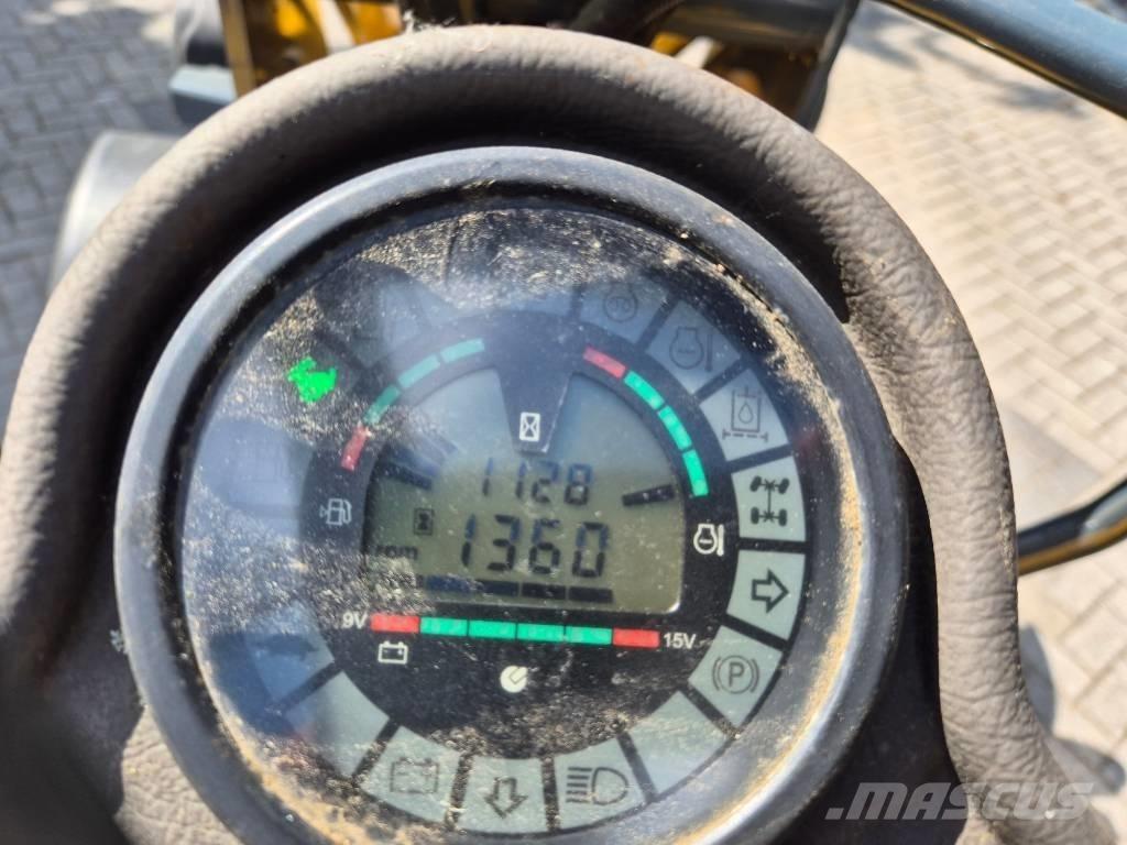 Mustang AL 306 Väikelaadurid