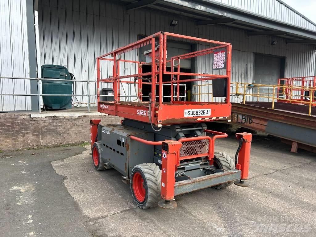 SkyJack SJ 6832 E Käärtõstukid