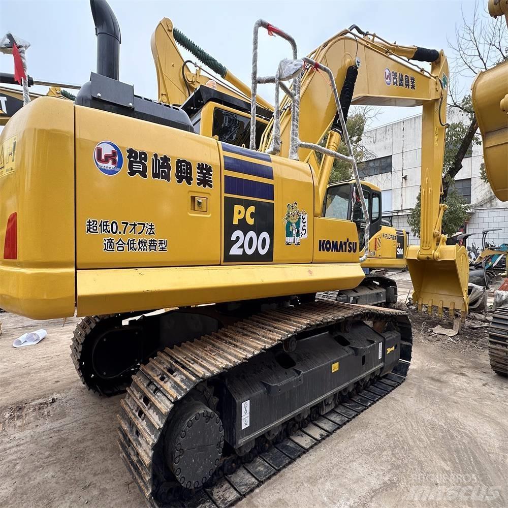 Komatsu PC 200 Roomikekskavaatorid