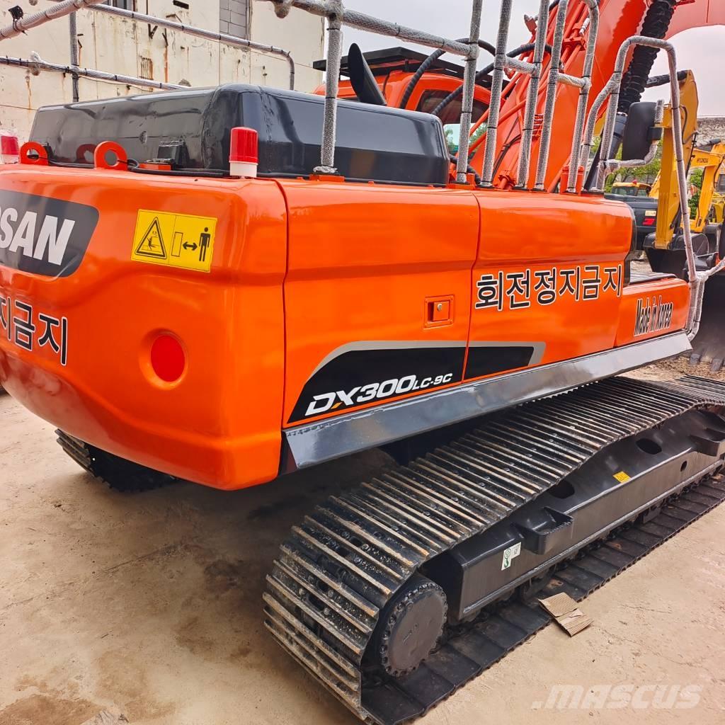 Doosan DX 300 Roomikekskavaatorid