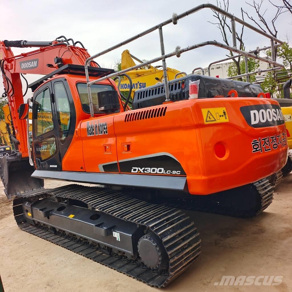 Doosan DX 300 Roomikekskavaatorid