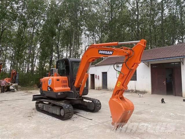 Doosan DX60 Roomikekskavaatorid
