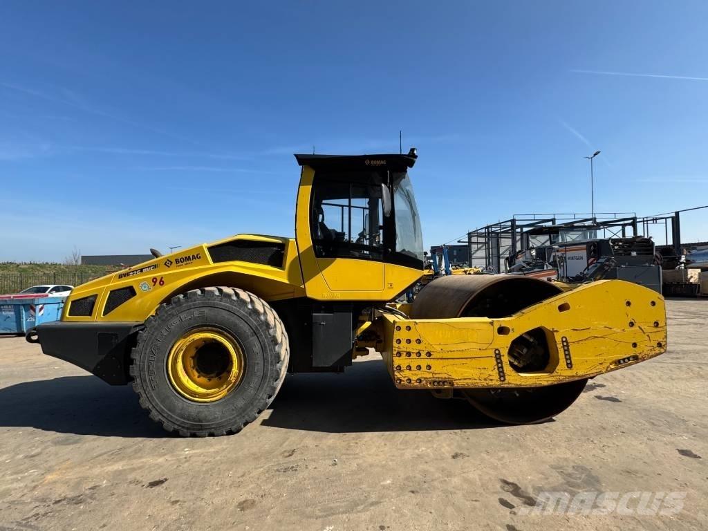 Bomag BW 226 BVC-5 Ühe trumliga rullid