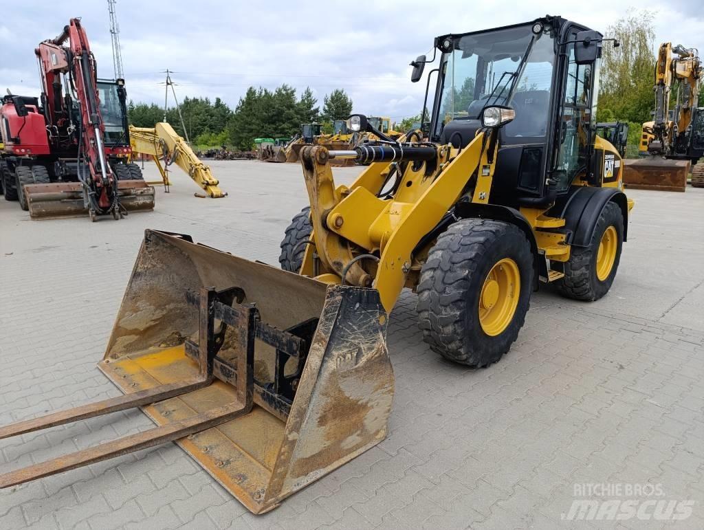 CAT 908M Rataslaadurid