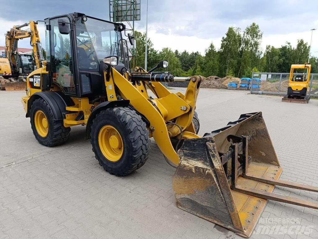 CAT 908M Rataslaadurid