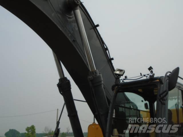 John Deere 450 DLC Roomikekskavaatorid