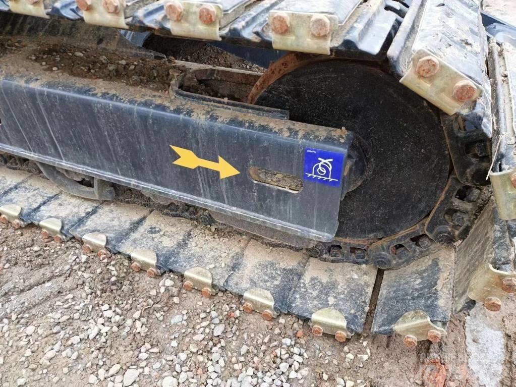 Komatsu PC 70-8 Roomikekskavaatorid