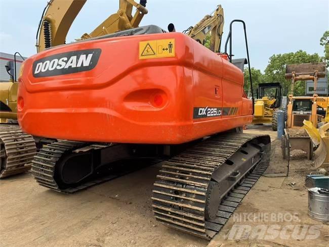 Doosan DX 225 LC Roomikekskavaatorid