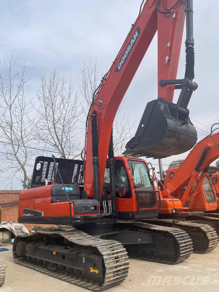 Doosan DX 225 Roomikekskavaatorid