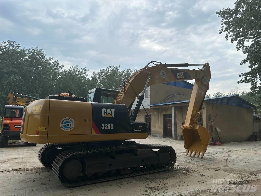 CAT 320D Roomikekskavaatorid