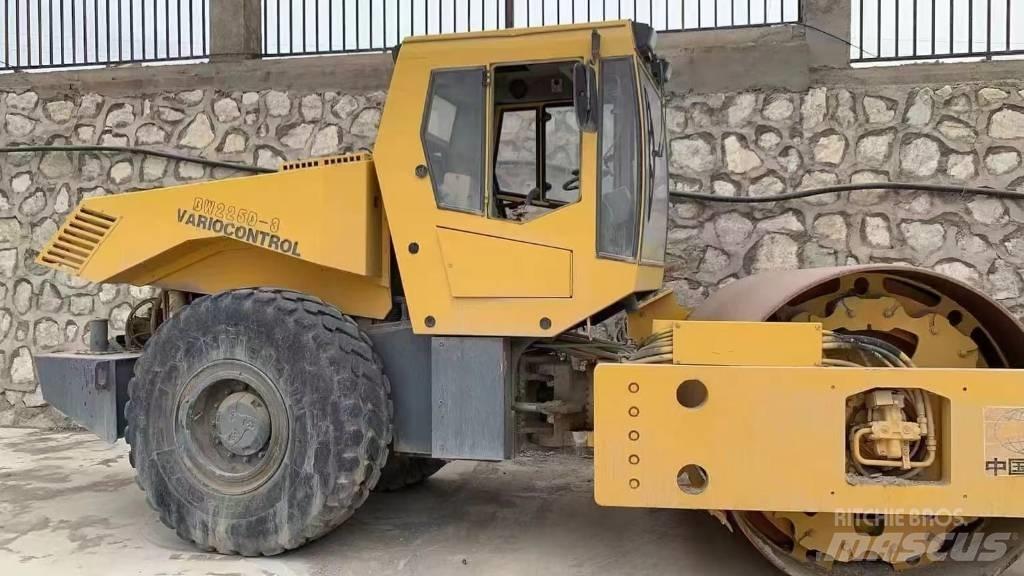 Bomag bw225d-3 Ühe trumliga rullid