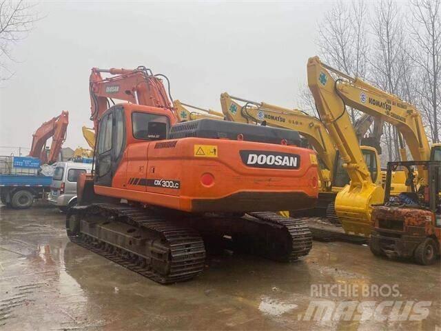 Doosan DX 300 Roomikekskavaatorid