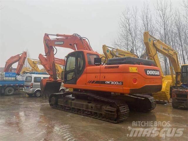 Doosan DX 300 Roomikekskavaatorid