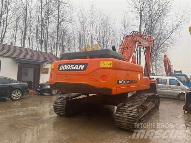 Doosan DX 300 Roomikekskavaatorid