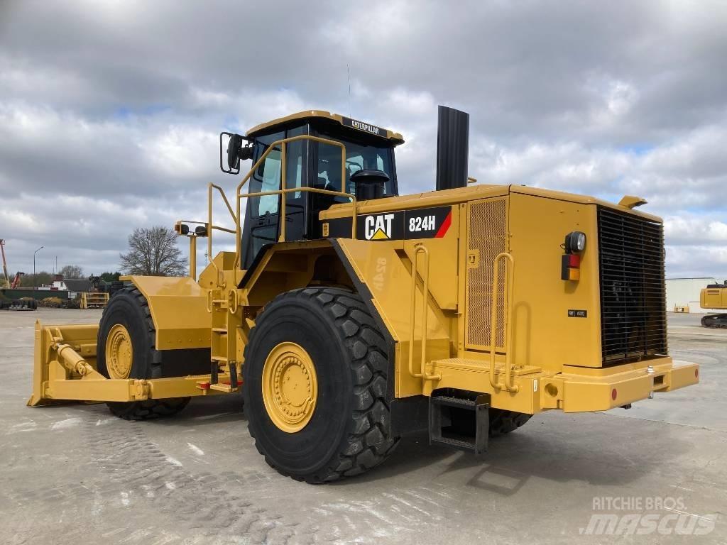 CAT 824 H Ratasbuldooserid