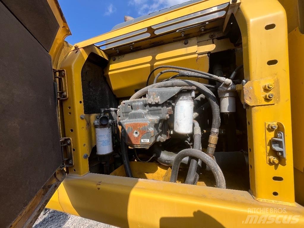 Komatsu Pc240-7 Roomikekskavaatorid