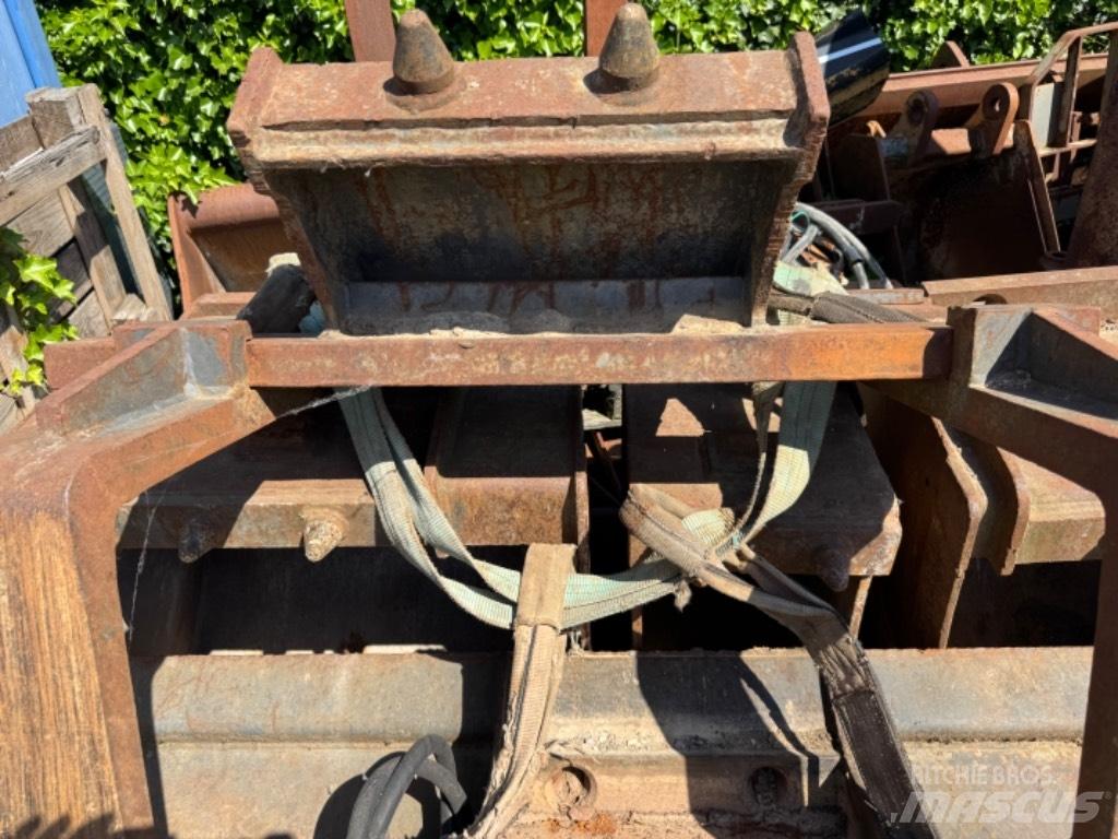 Mecalac 12 MXT Ratasekskavaatorid