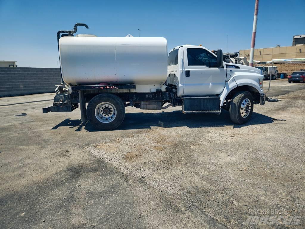Ford F 650 SD Veepaagiga autod