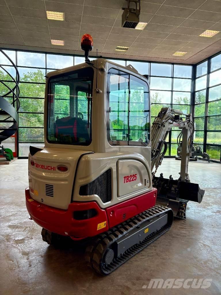 Takeuchi TB 225 Miniekskavaatorid < 7 t