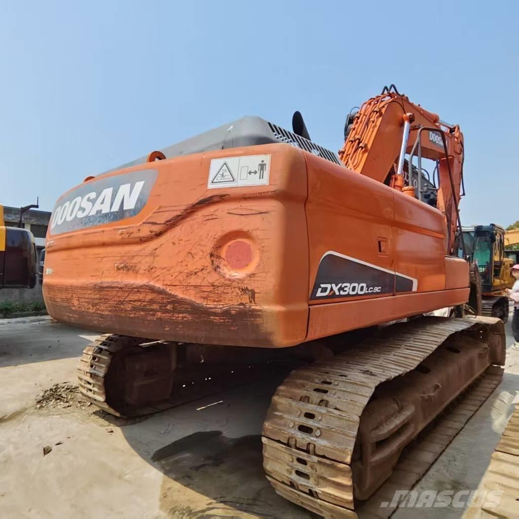 Doosan DX 300 LC Roomikekskavaatorid