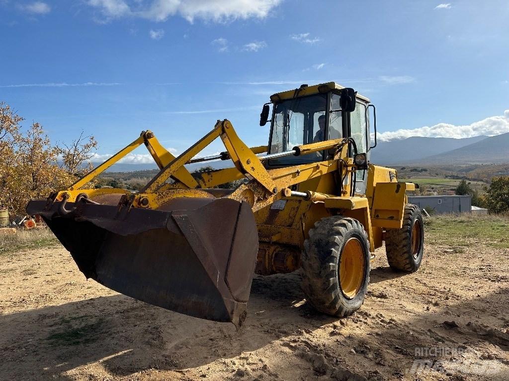 JCB 415 Rataslaadurid