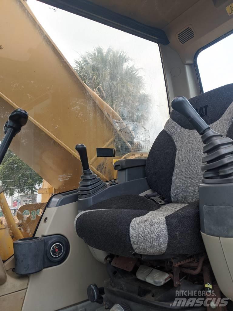 CAT 330CL Roomikekskavaatorid