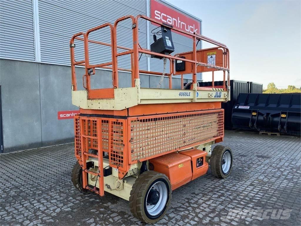 JLG 4069 Käärtõstukid