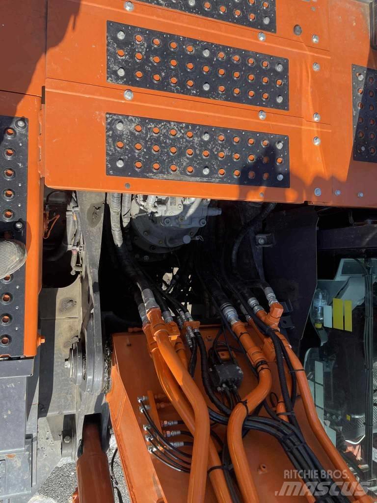 Hitachi ZX300LC-7 Roomikekskavaatorid