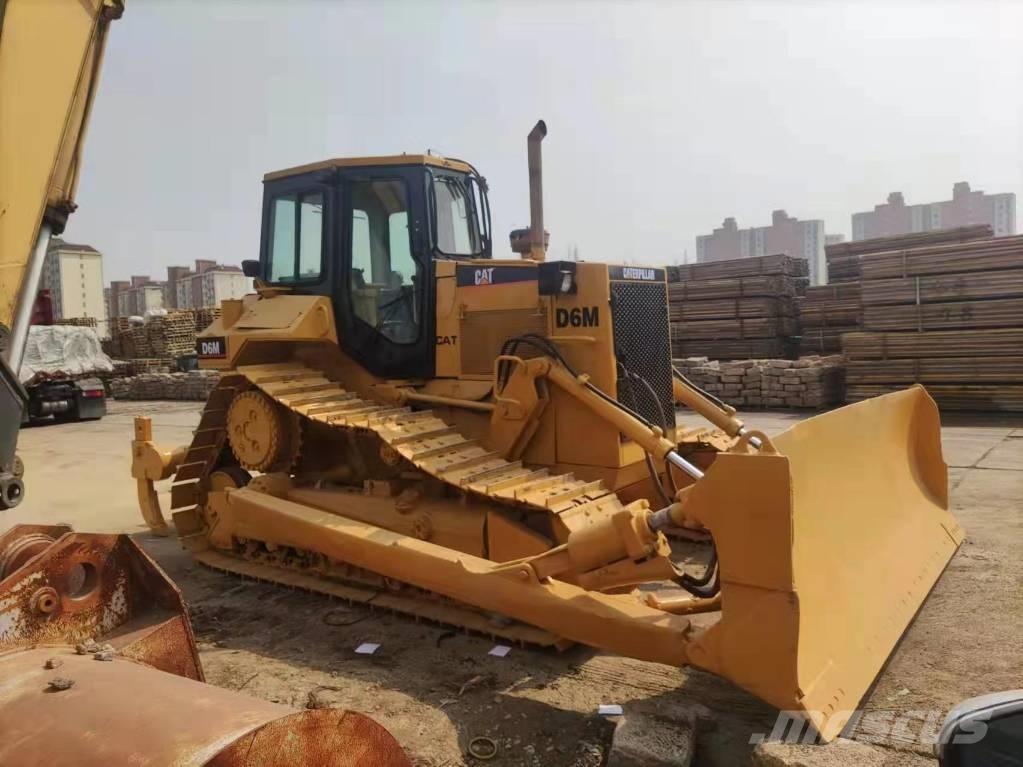 CAT D 6 M Buldooserid