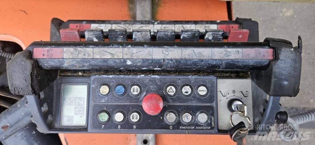 JLG X 17 J Plus Iseliikuvad poomtõstukid