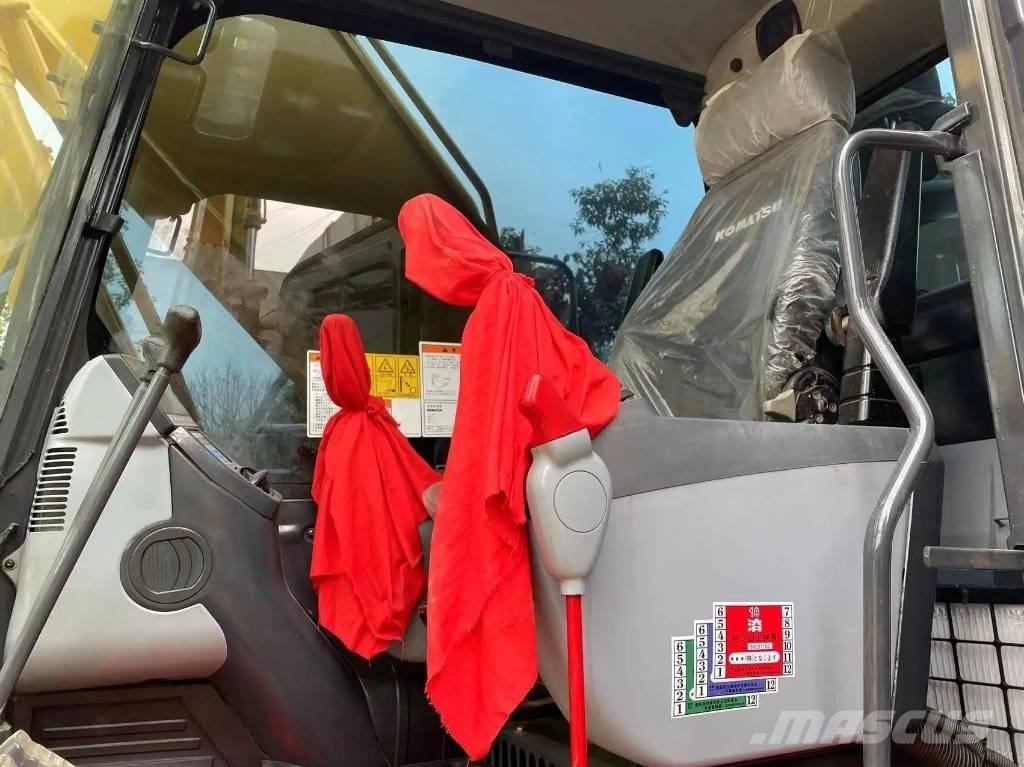 Komatsu PC240-8 Roomikekskavaatorid