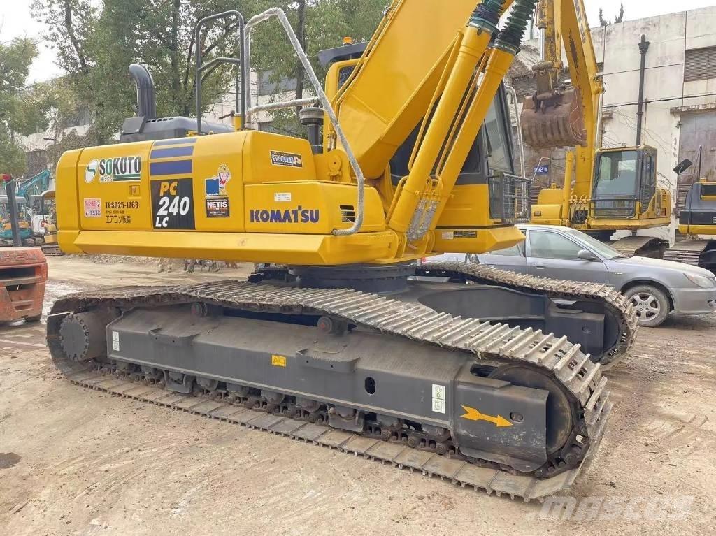Komatsu PC240-8 Roomikekskavaatorid
