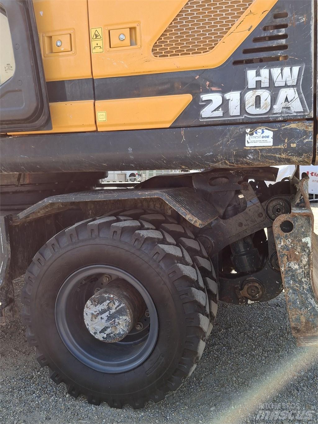 Hyundai HW 210 A Ratasekskavaatorid