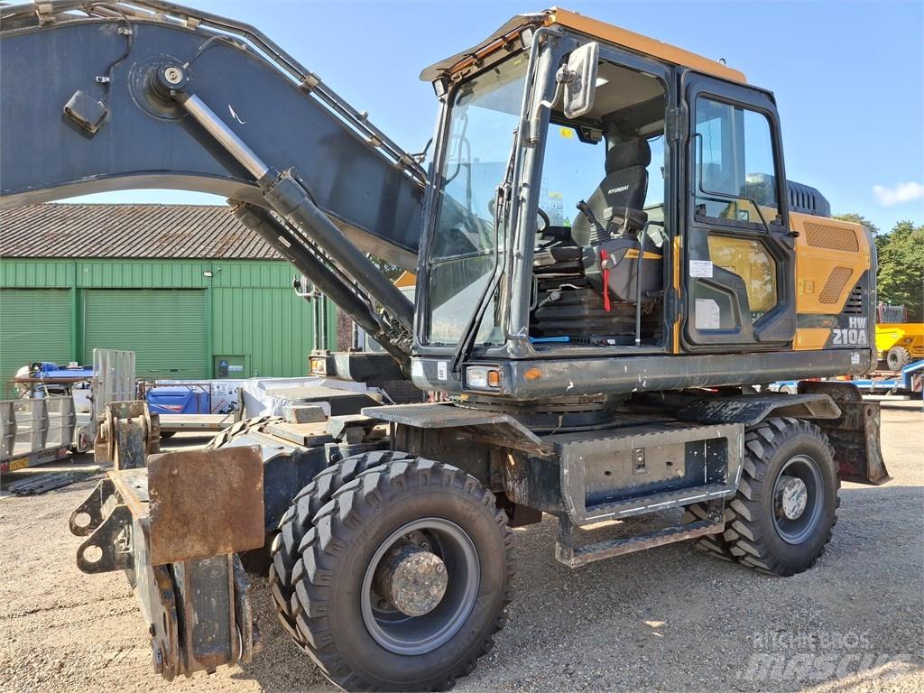 Hyundai HW 210 A Ratasekskavaatorid
