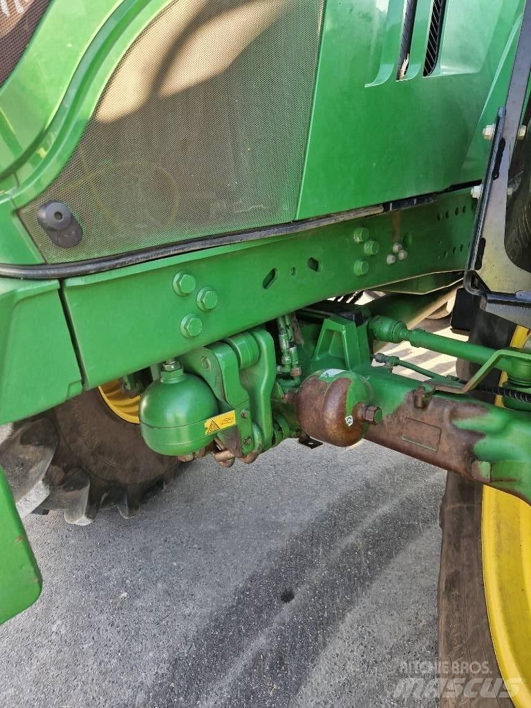 John Deere 6215 R Traktorid