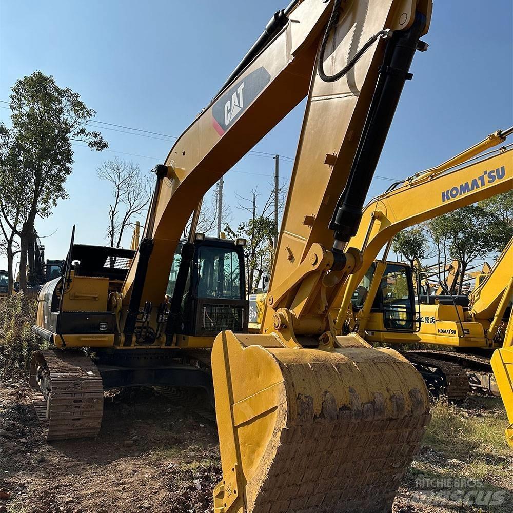 CAT 326D Roomikekskavaatorid