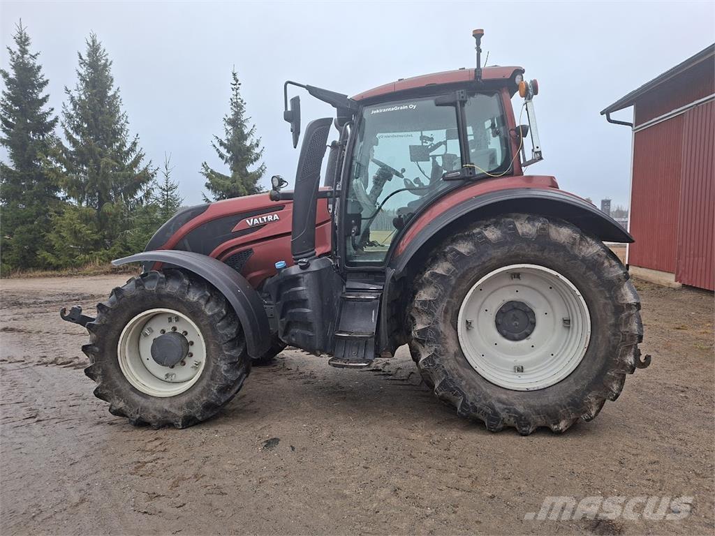 Valtra T154 Versu Traktorid