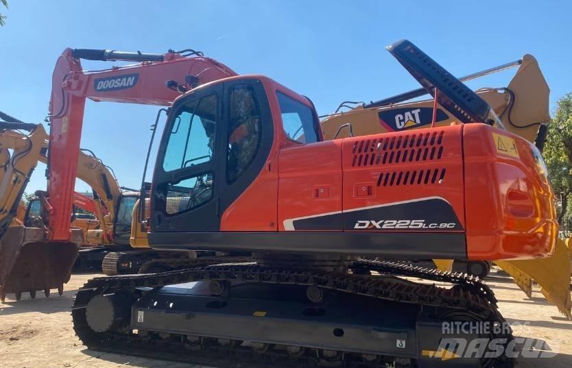 Doosan DX225 Roomikekskavaatorid
