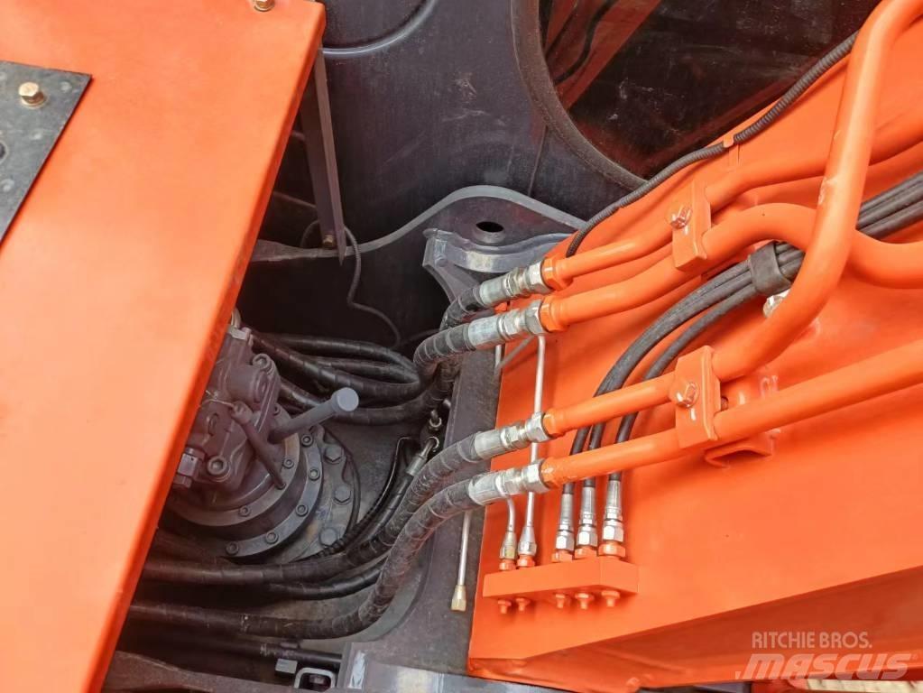 Hitachi ZX120-6 Roomikekskavaatorid