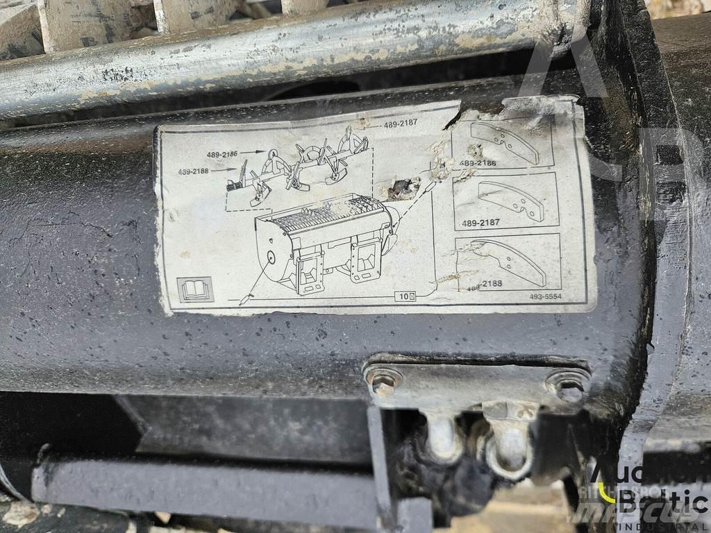 CAT 242 D 3 Kompaktlaadurid