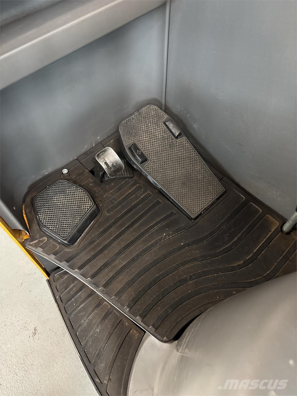 Atlet UMS200 Lükandmastiga tõstukid